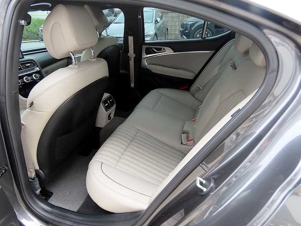 Genesis G70 — photo 06