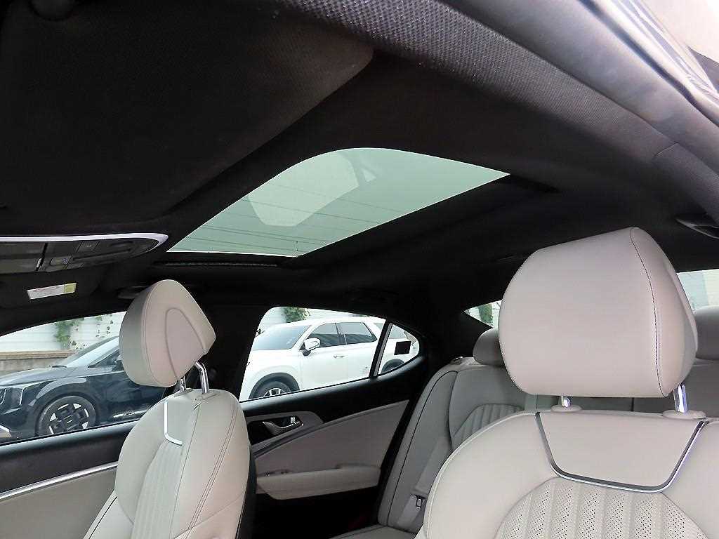 Genesis G70 — photo 17