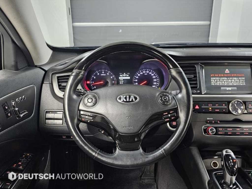 Kia K9 — photo 13