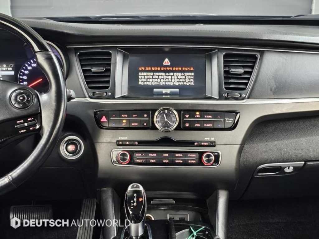 Kia K9 — photo 14