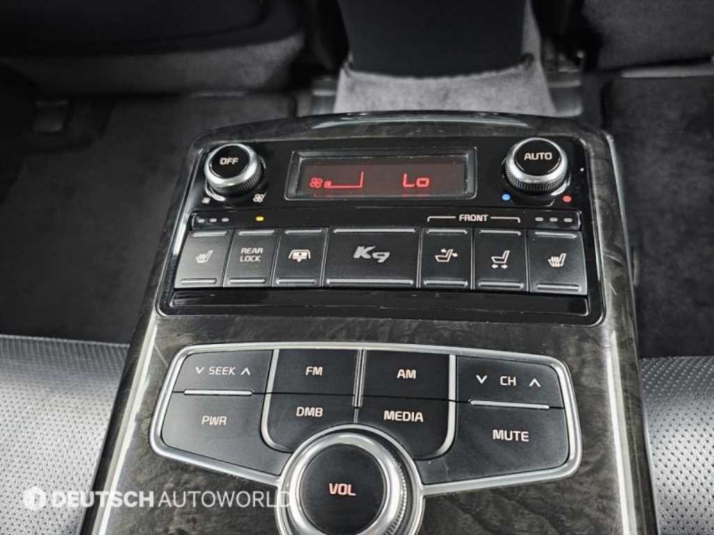 Kia K9 — photo 16