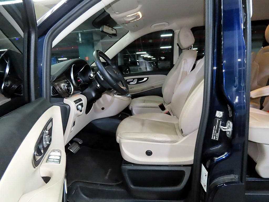 Mercedes-Benz V-Class — photo 06