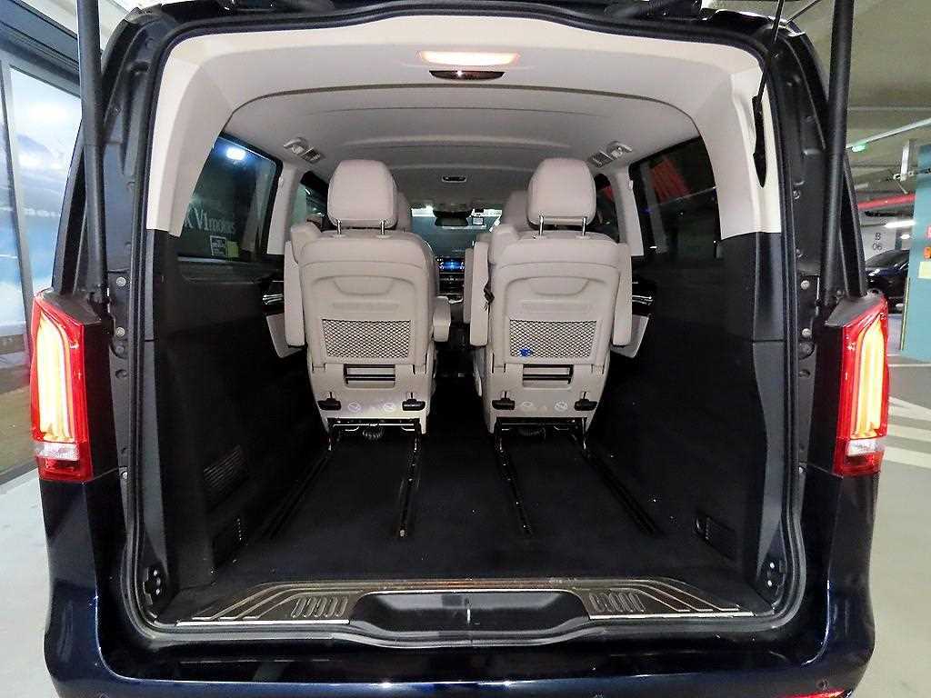 Mercedes-Benz V-Class — photo 17