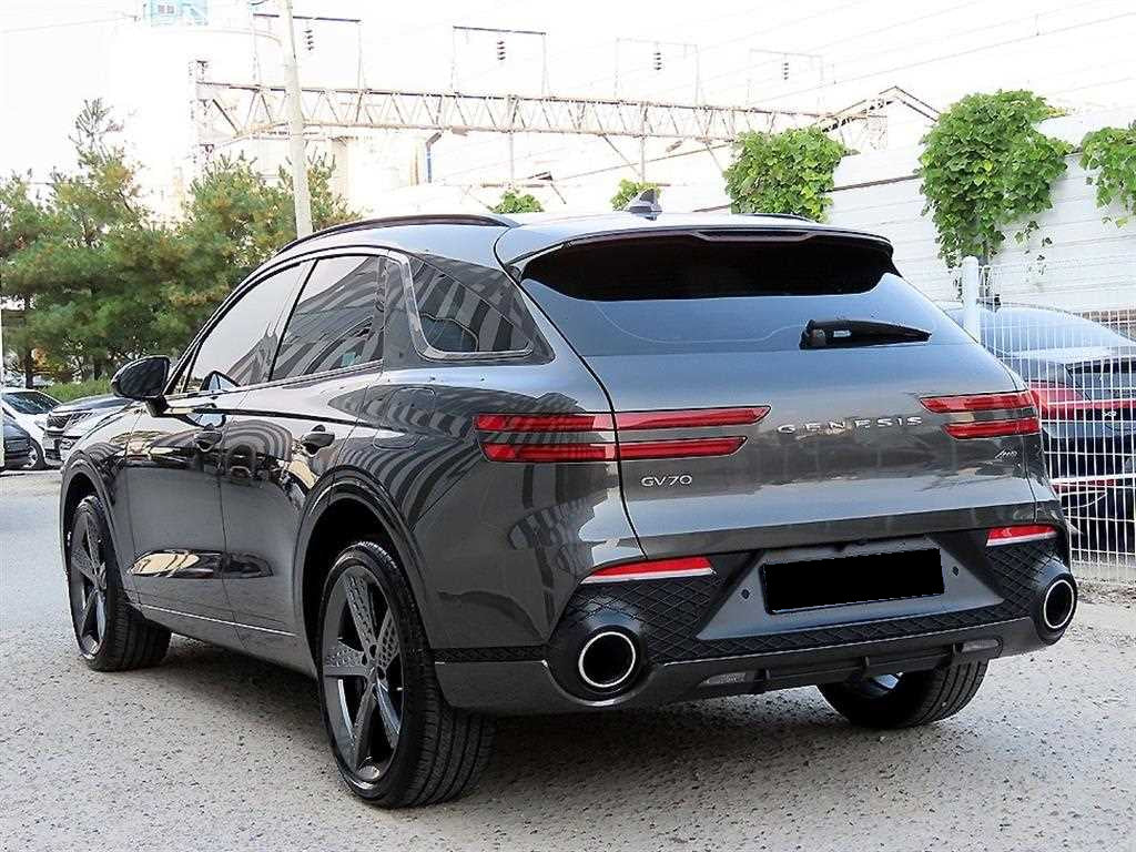 Genesis GV70 — photo 03