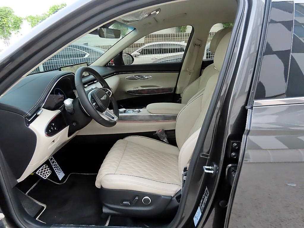 Genesis GV70 — photo 05