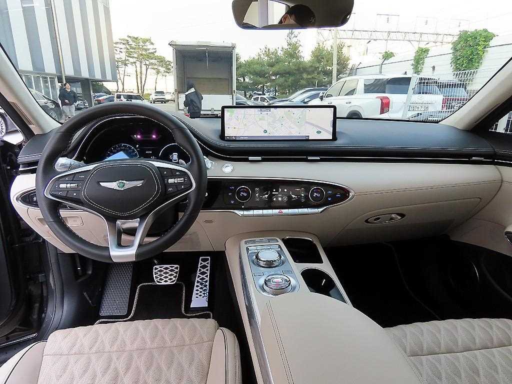 Genesis GV70 — photo 07