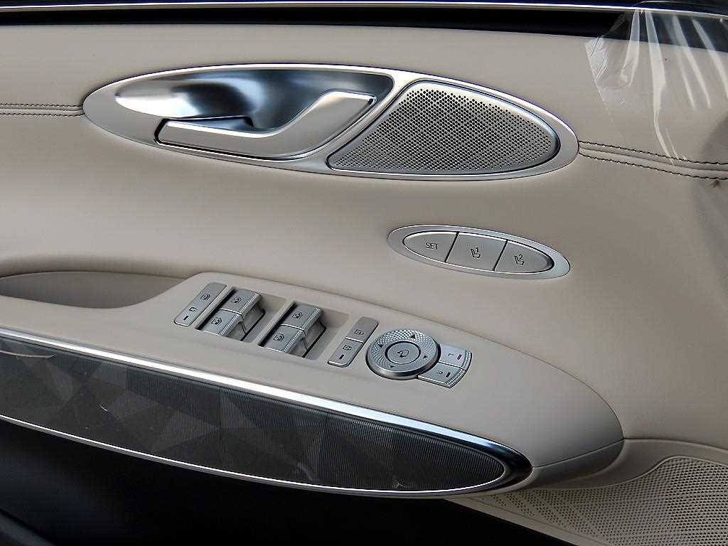 Genesis GV70 — photo 12