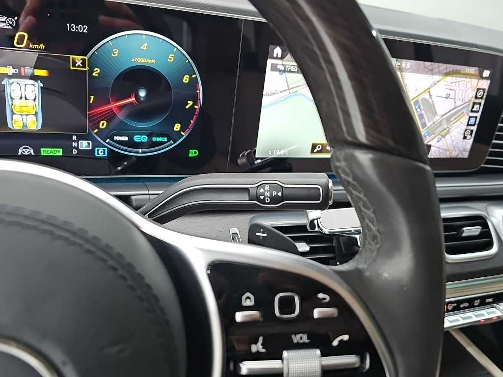 Mercedes-Benz GLS-Class — photo 08