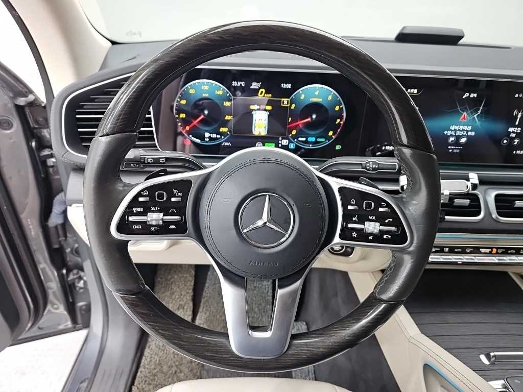 Mercedes-Benz GLS-Class — photo 09