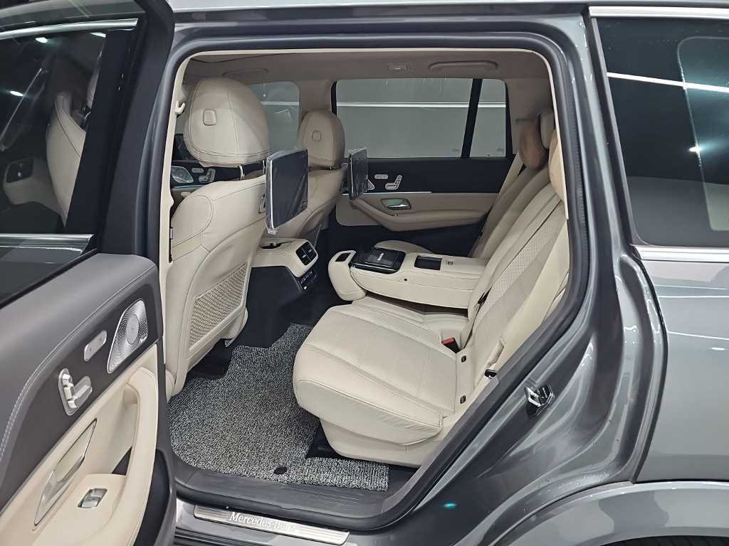 Mercedes-Benz GLS-Class — photo 12
