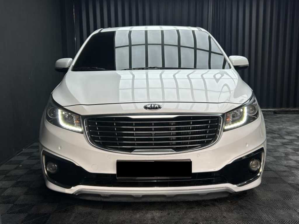 Kia Carnival — photo 01