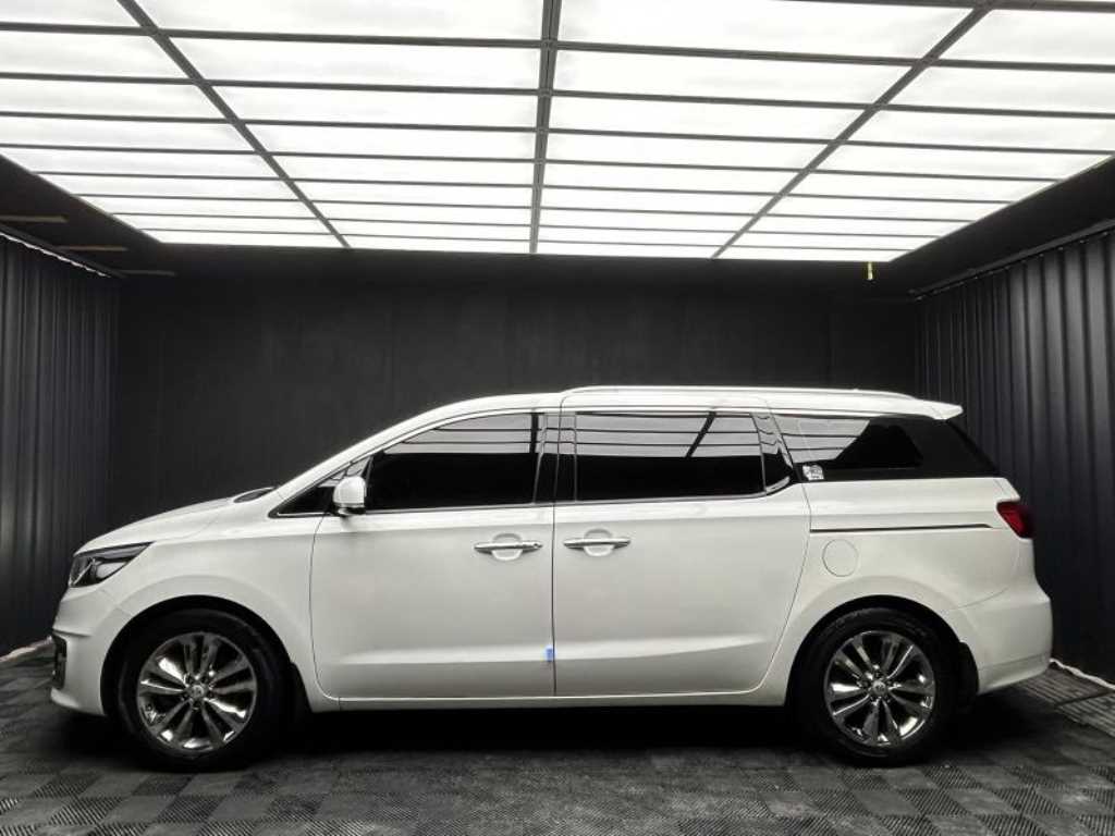 Kia Carnival — photo 02
