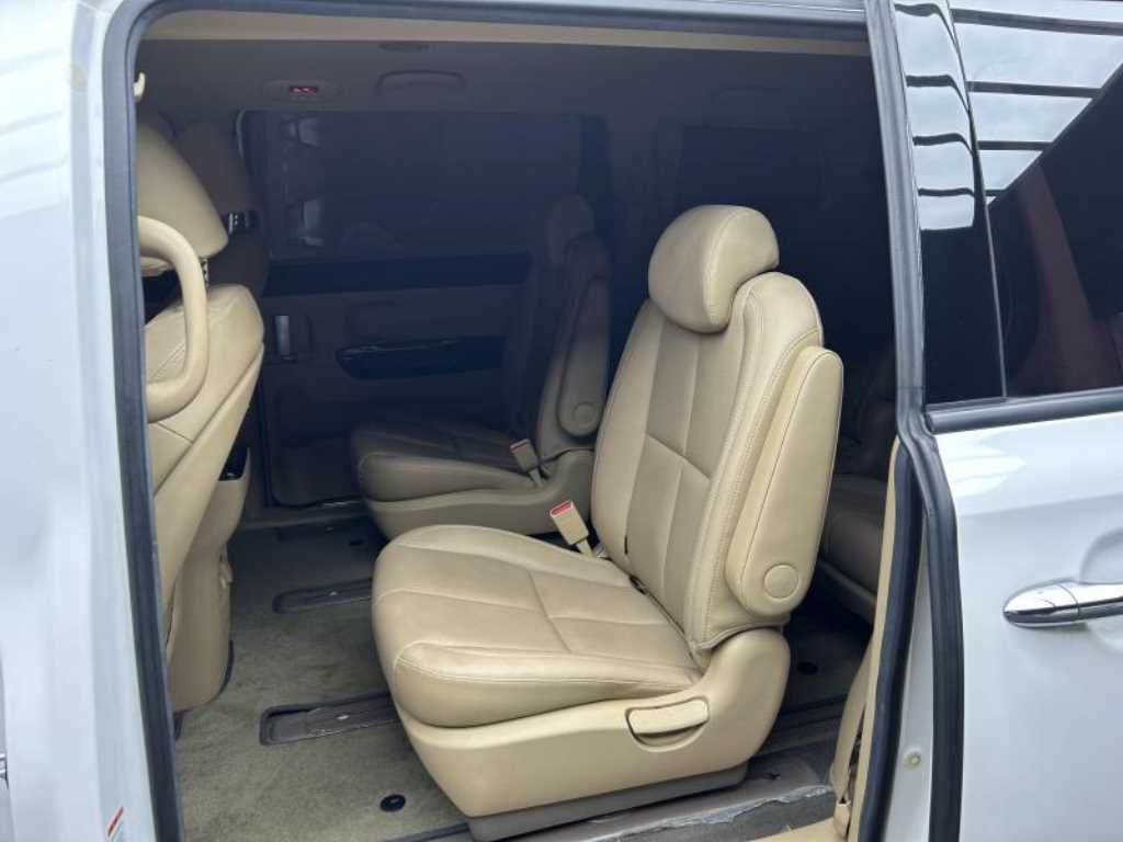 Kia Carnival — photo 06