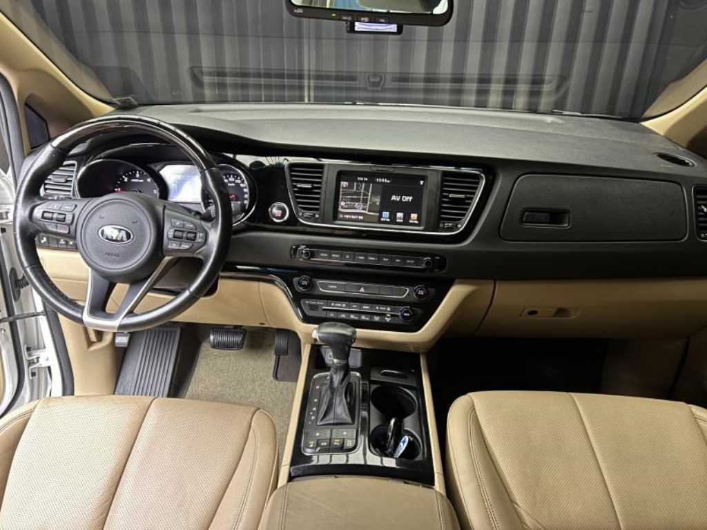 Kia Carnival — photo 08