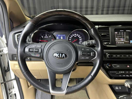 Kia Carnival — photo 09