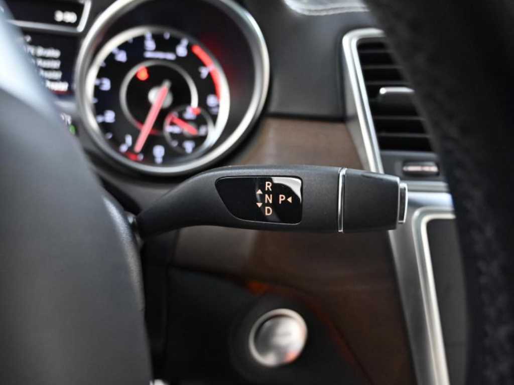Mercedes-Benz GL-Class — photo 10