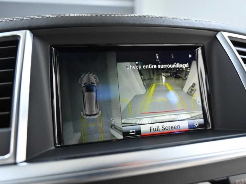 Mercedes-Benz GL-Class — photo 17
