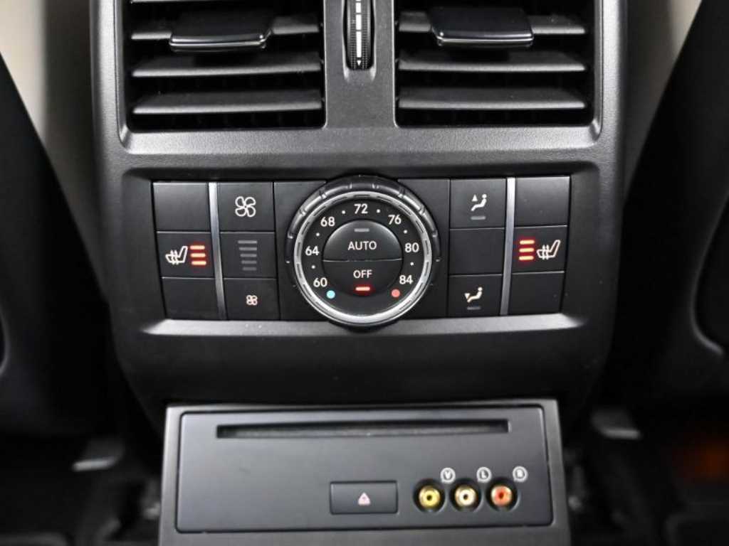 Mercedes-Benz GL-Class — photo 18