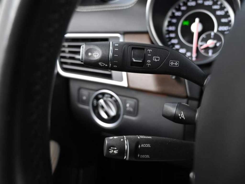 Mercedes-Benz GL-Class — photo 20