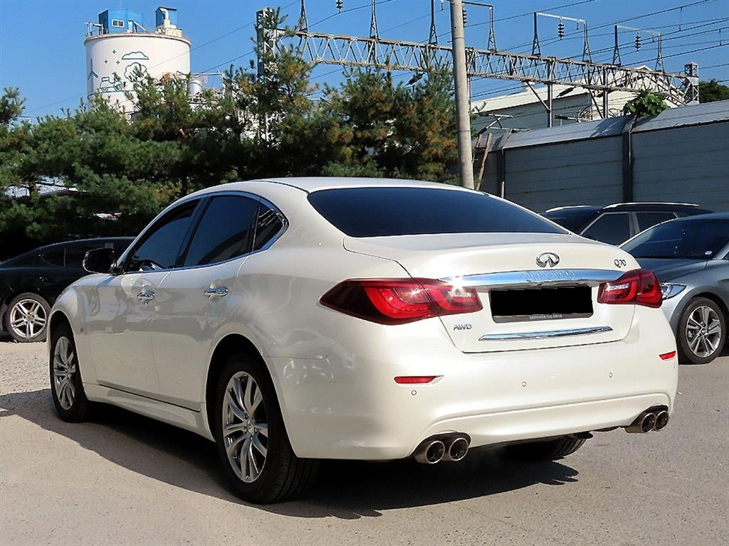 Infiniti Q70 — photo 03