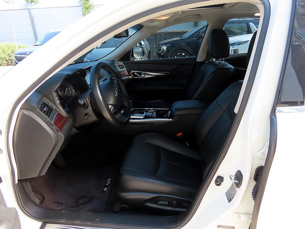 Infiniti Q70 — photo 05