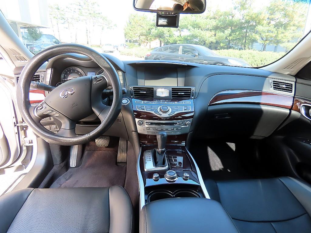 Infiniti Q70 — photo 07