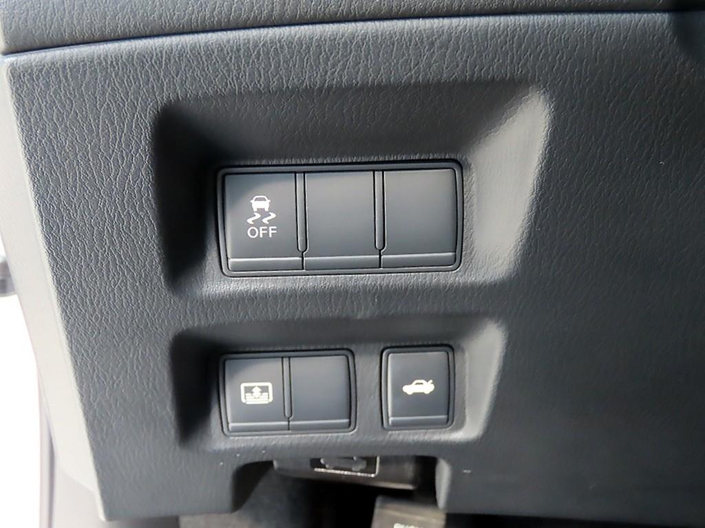 Infiniti Q70 — photo 12