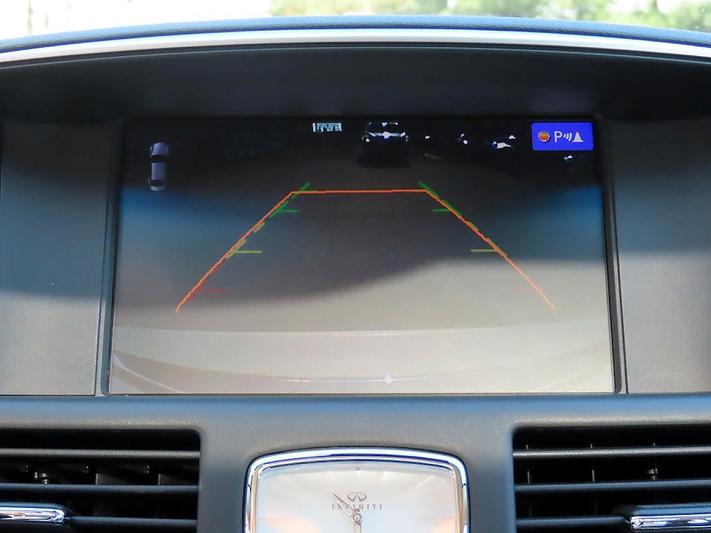 Infiniti Q70 — photo 15