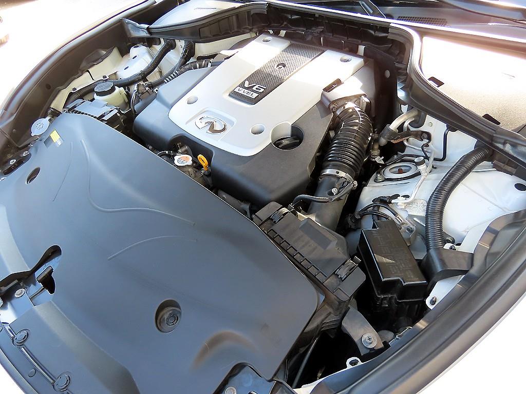 Infiniti Q70 — photo 19