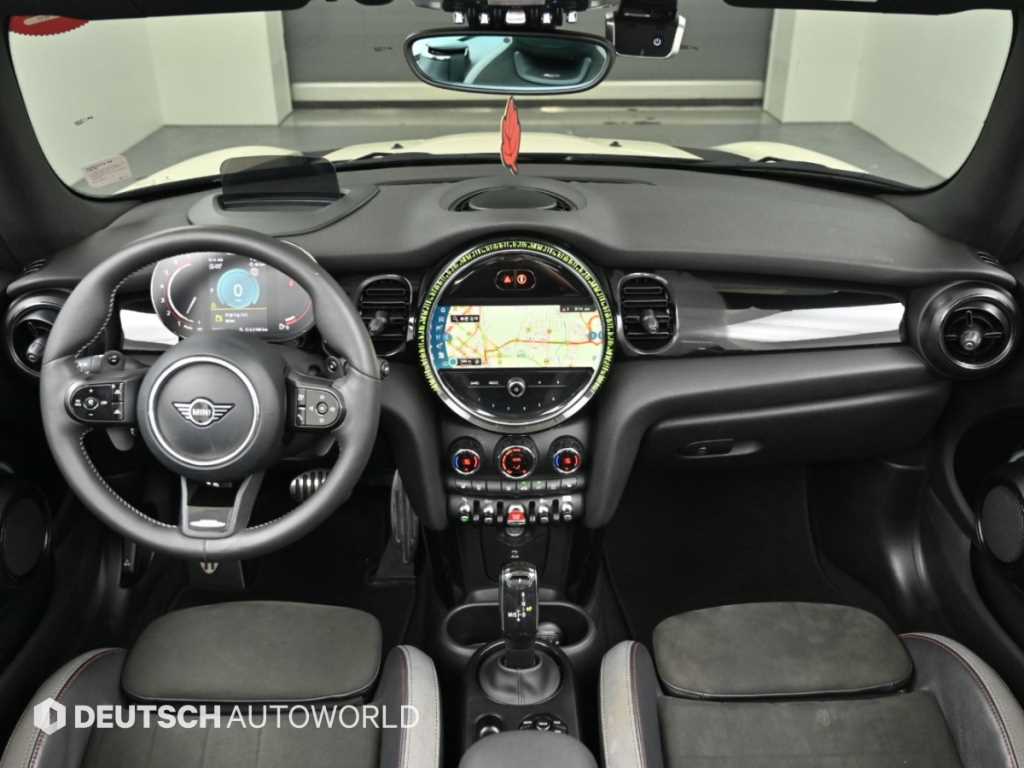 Mini Cooper Convertible — photo 07