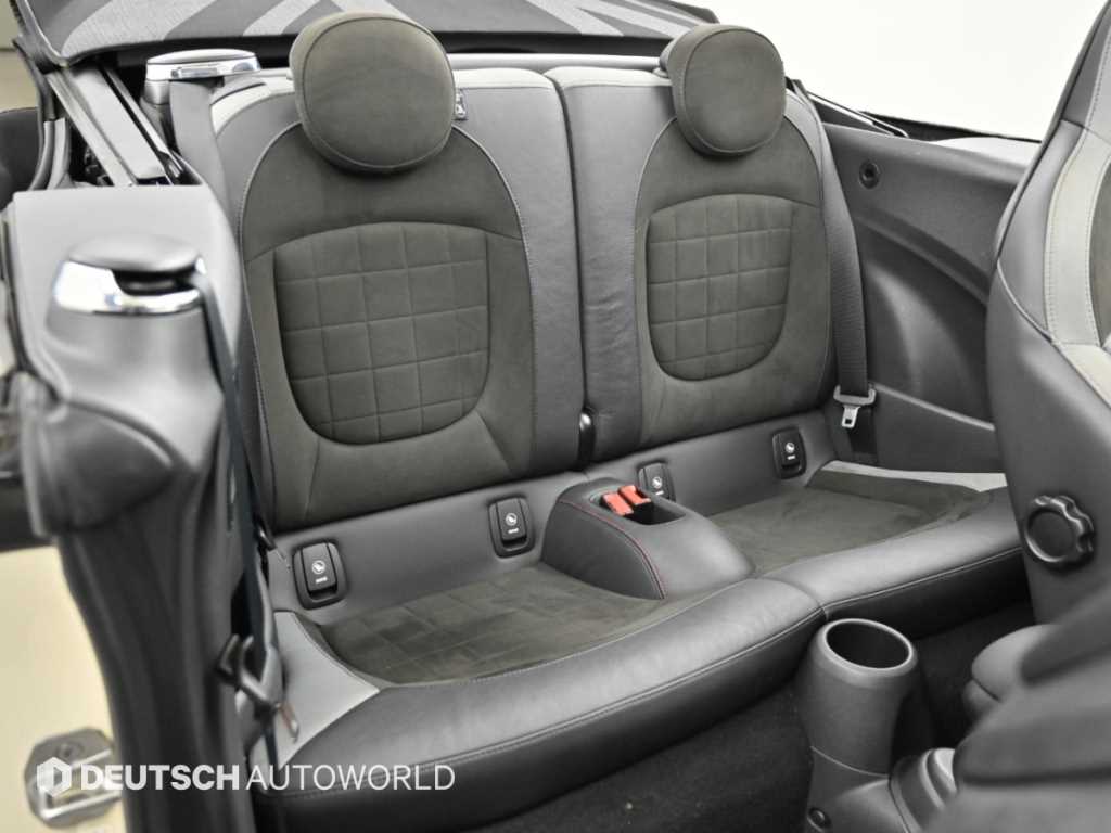 Mini Cooper Convertible — photo 12