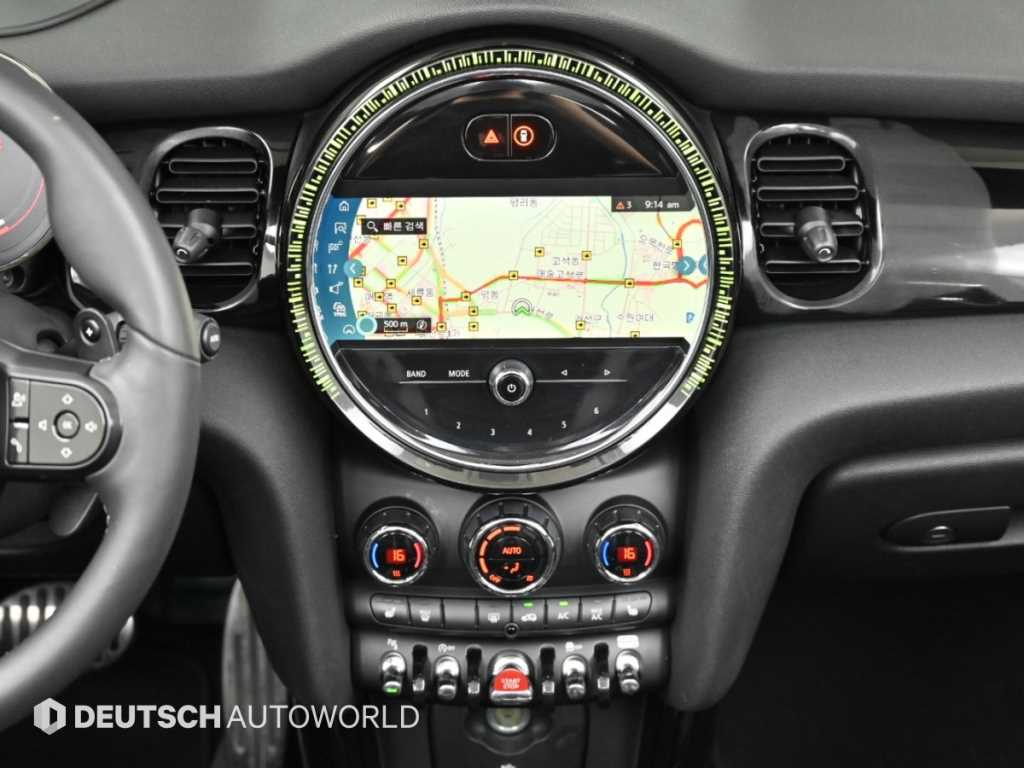 Mini Cooper Convertible — photo 14