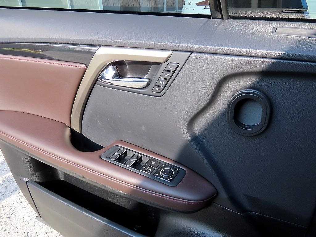 Lexus RX — photo 11