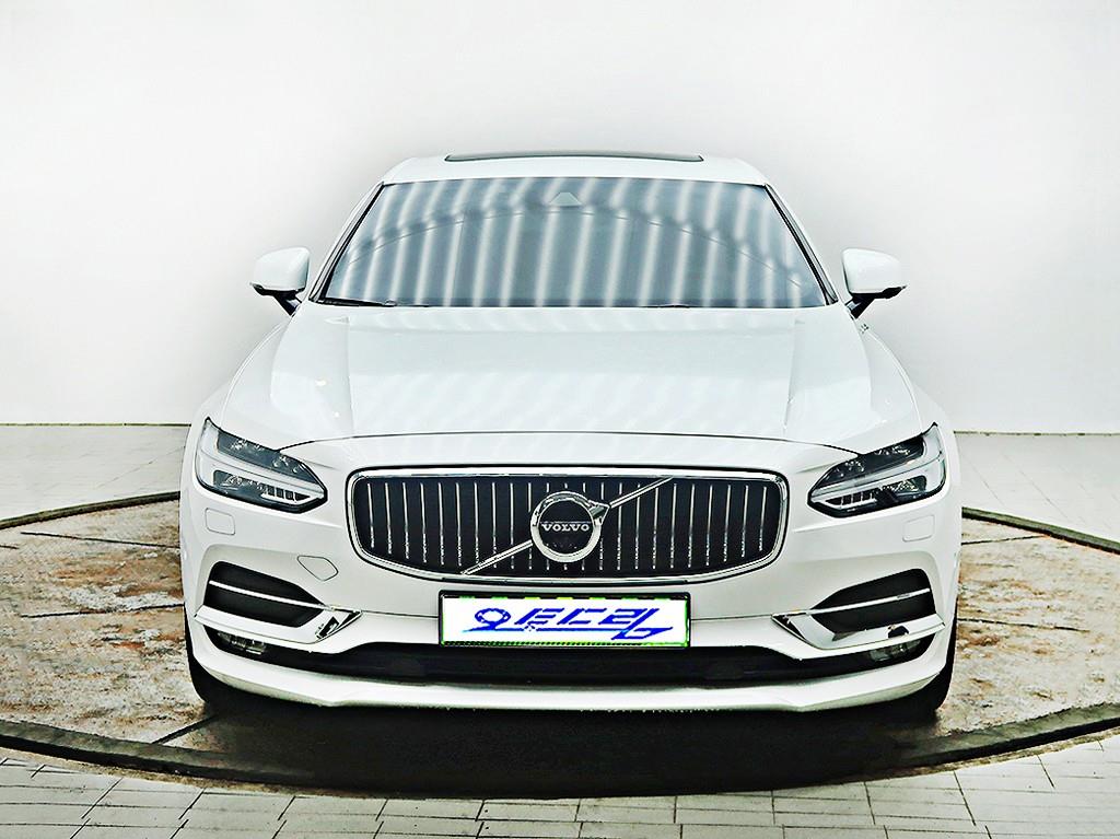 Volvo S90 — photo 01