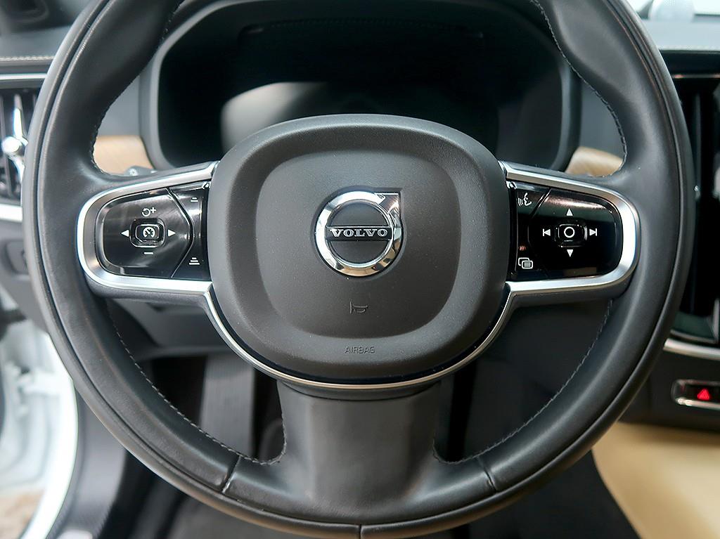 Volvo S90 — photo 16