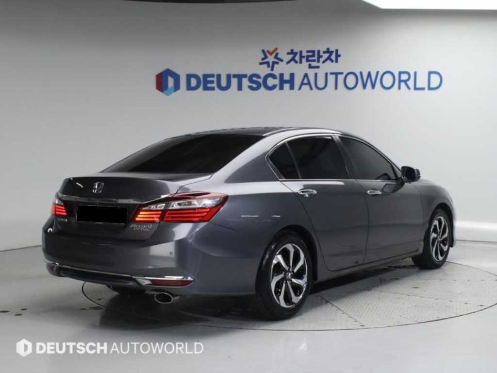 Honda Accord — photo 02