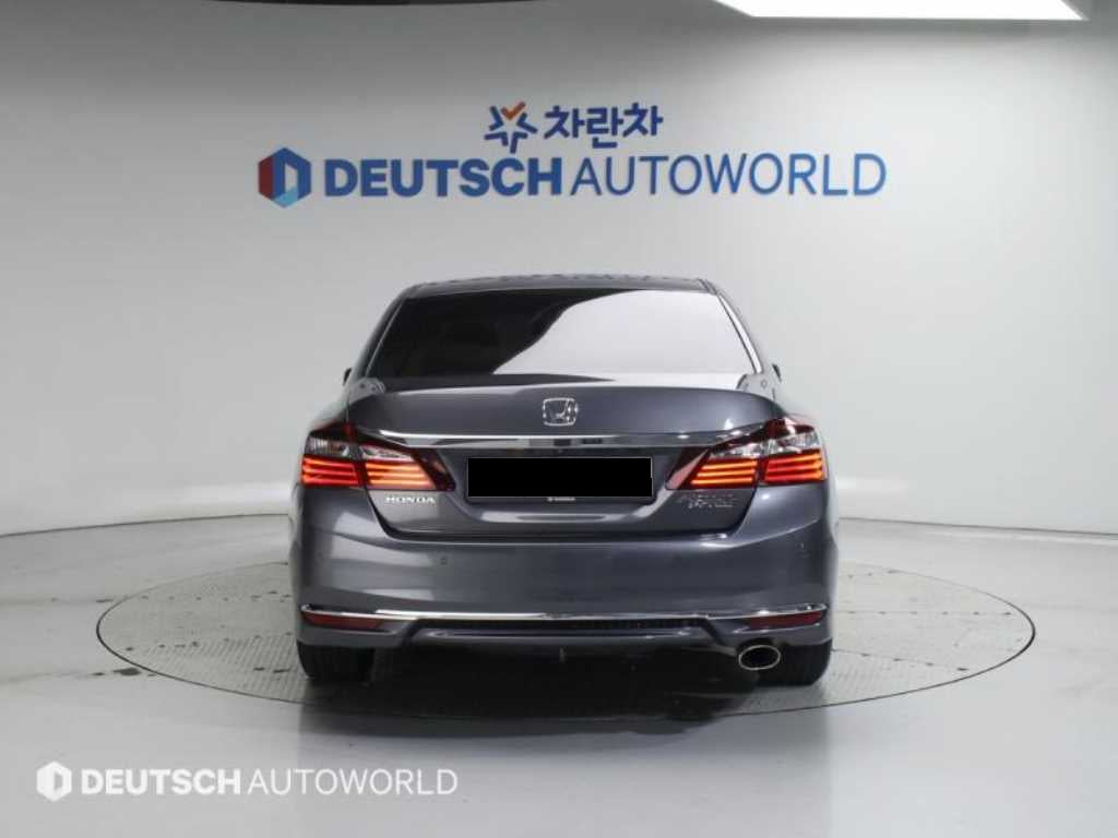 Honda Accord — photo 04