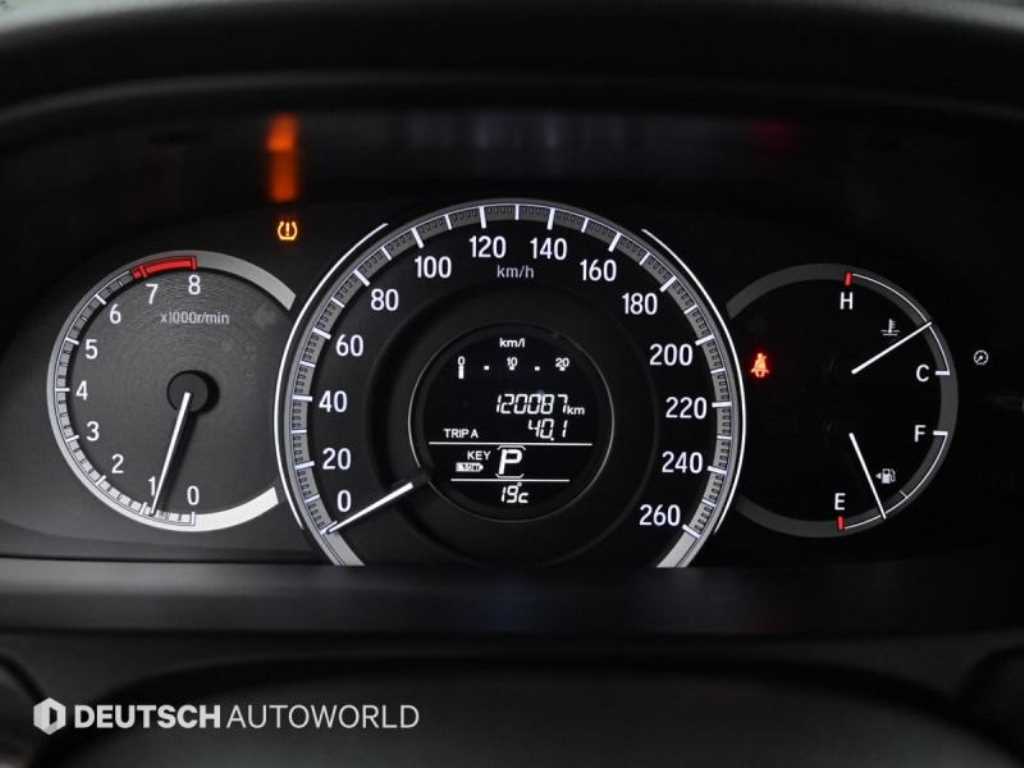 Honda Accord — photo 08