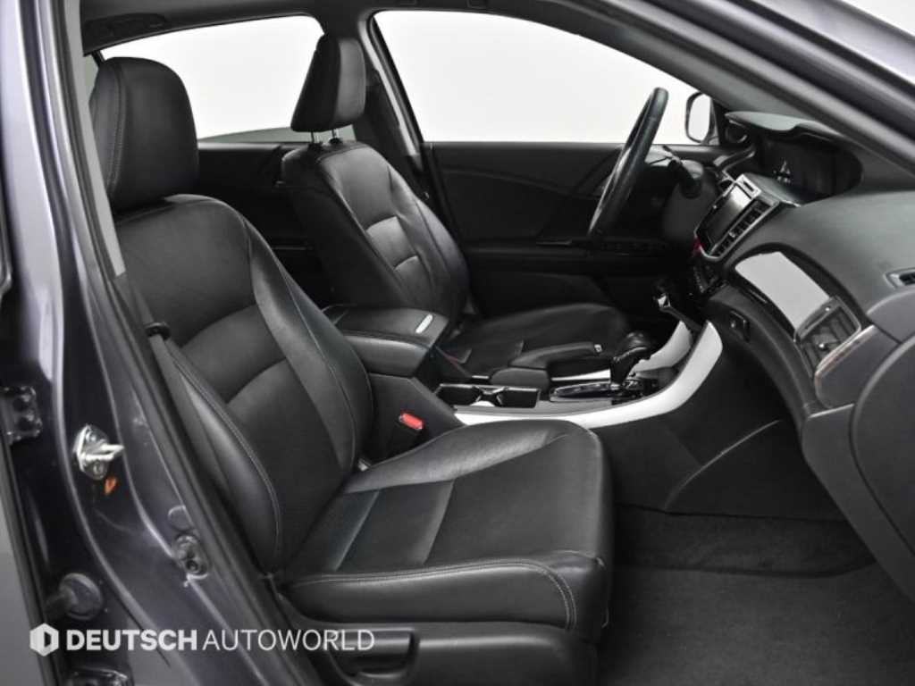 Honda Accord — photo 10
