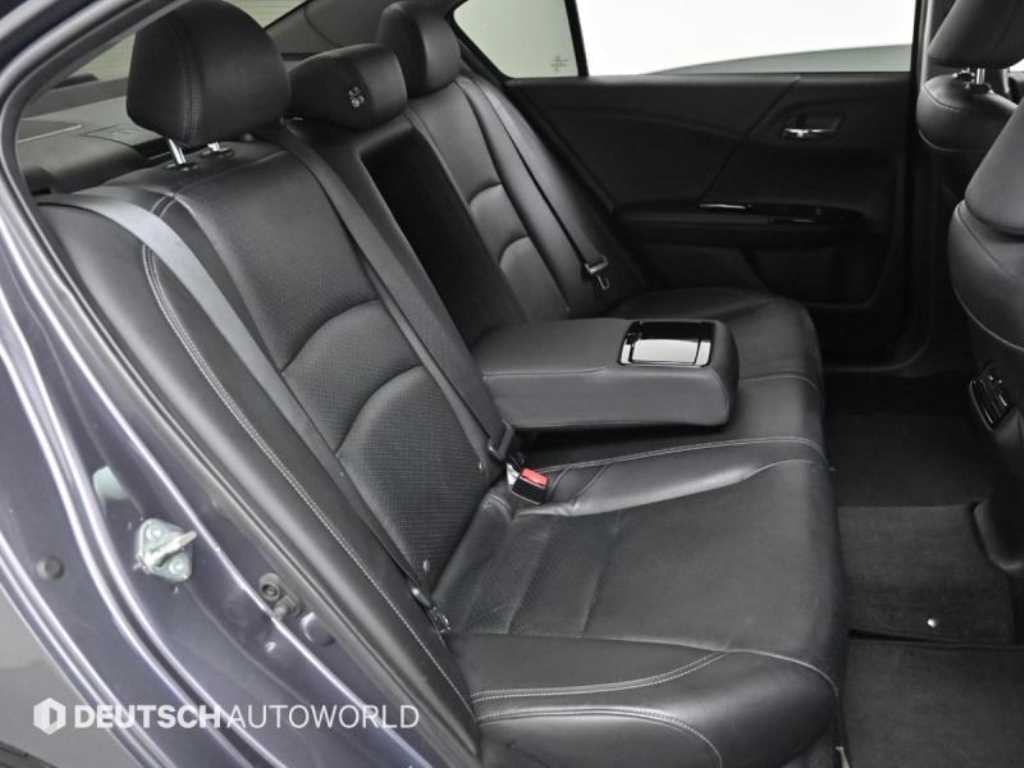Honda Accord — photo 12