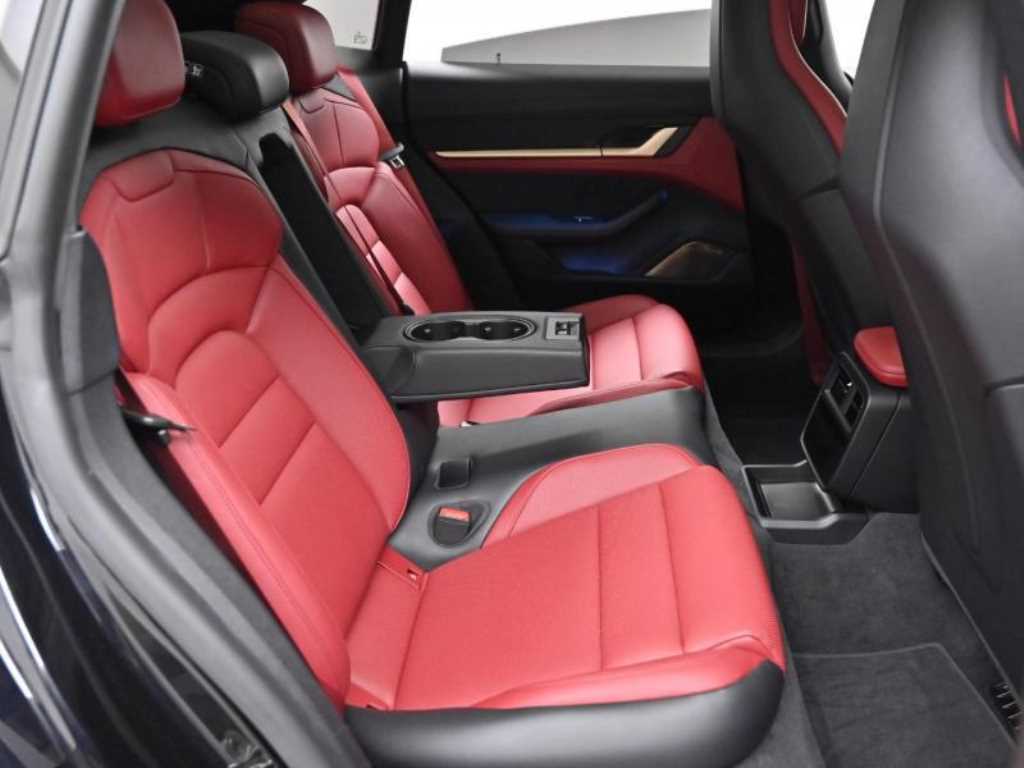 Porsche Taycan — photo 12