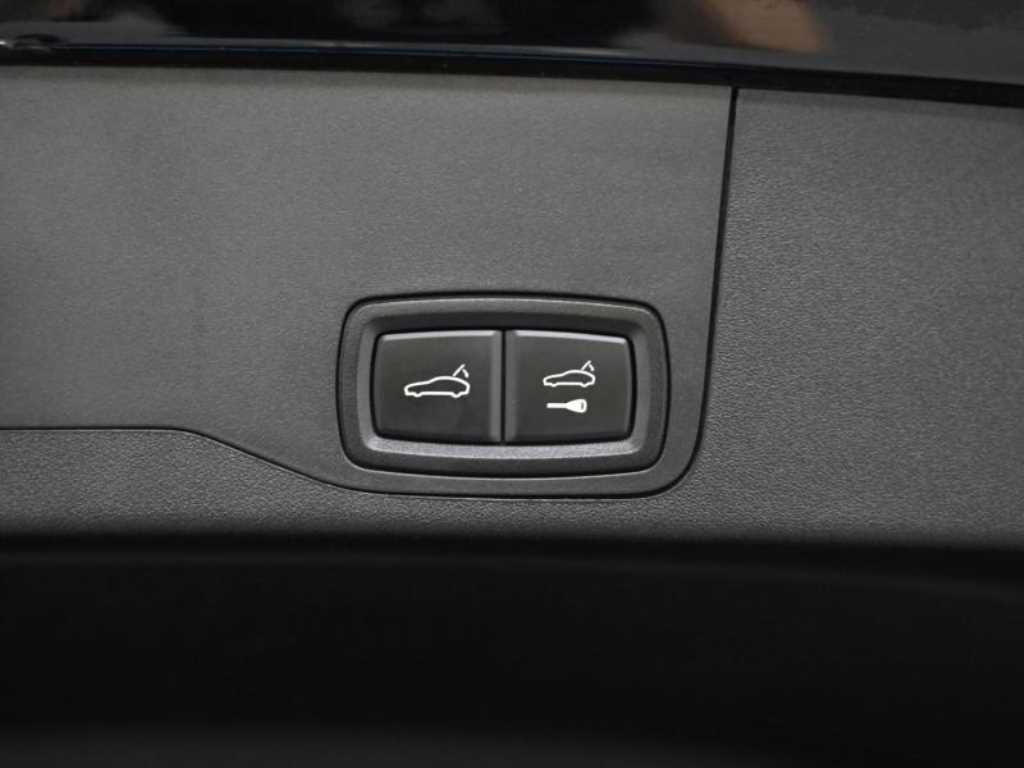 Porsche Taycan — photo 20