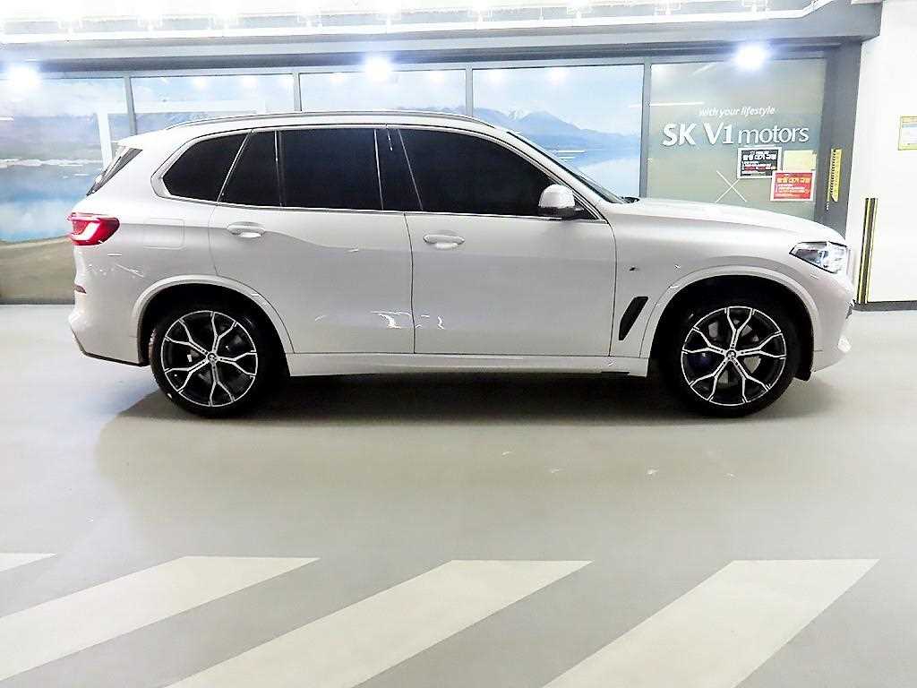 BMW X5 — photo 03