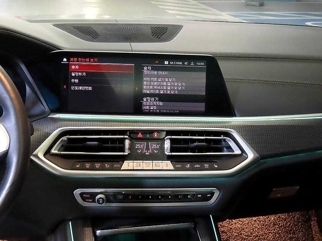 BMW X5 — photo 11