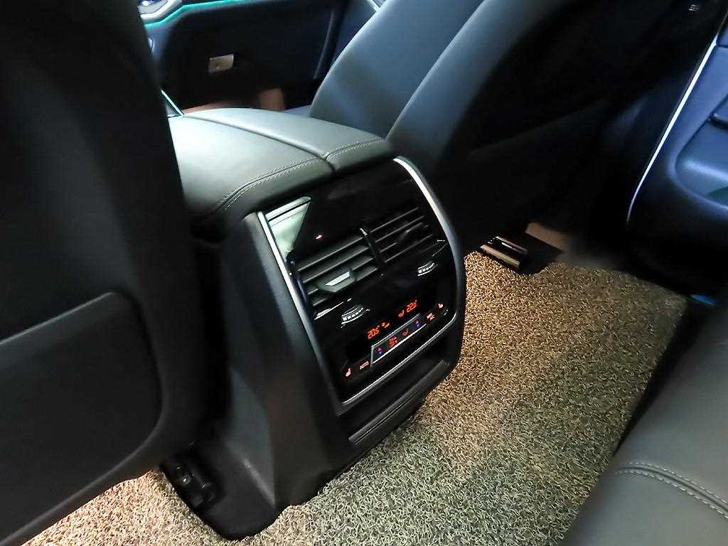 BMW X5 — photo 13