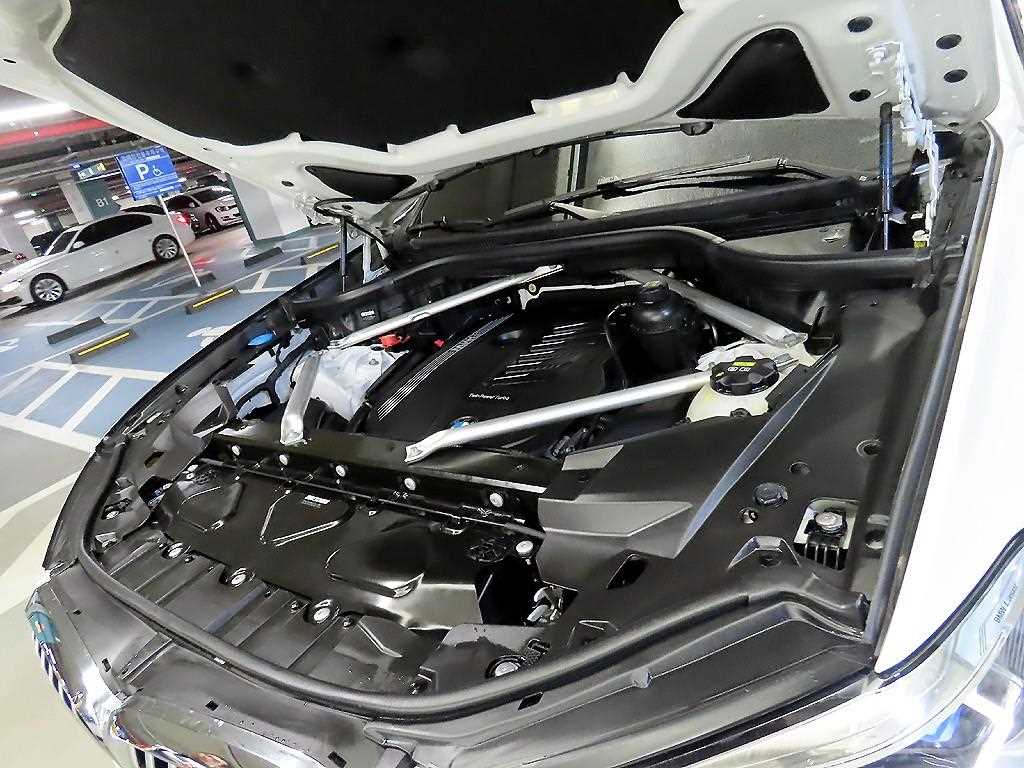BMW X5 — photo 19