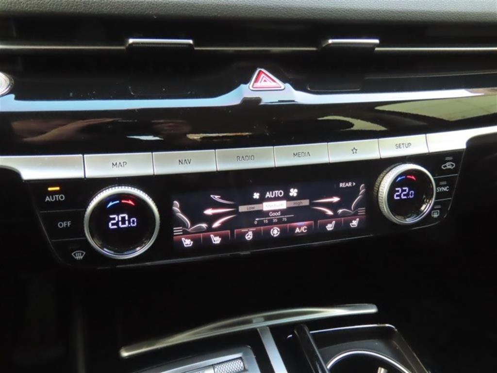 Genesis G80 — photo 07