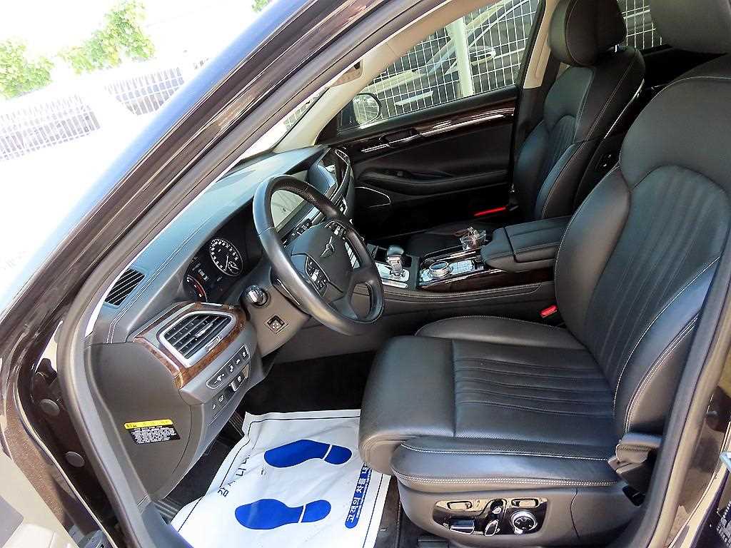 Genesis G90 — photo 05
