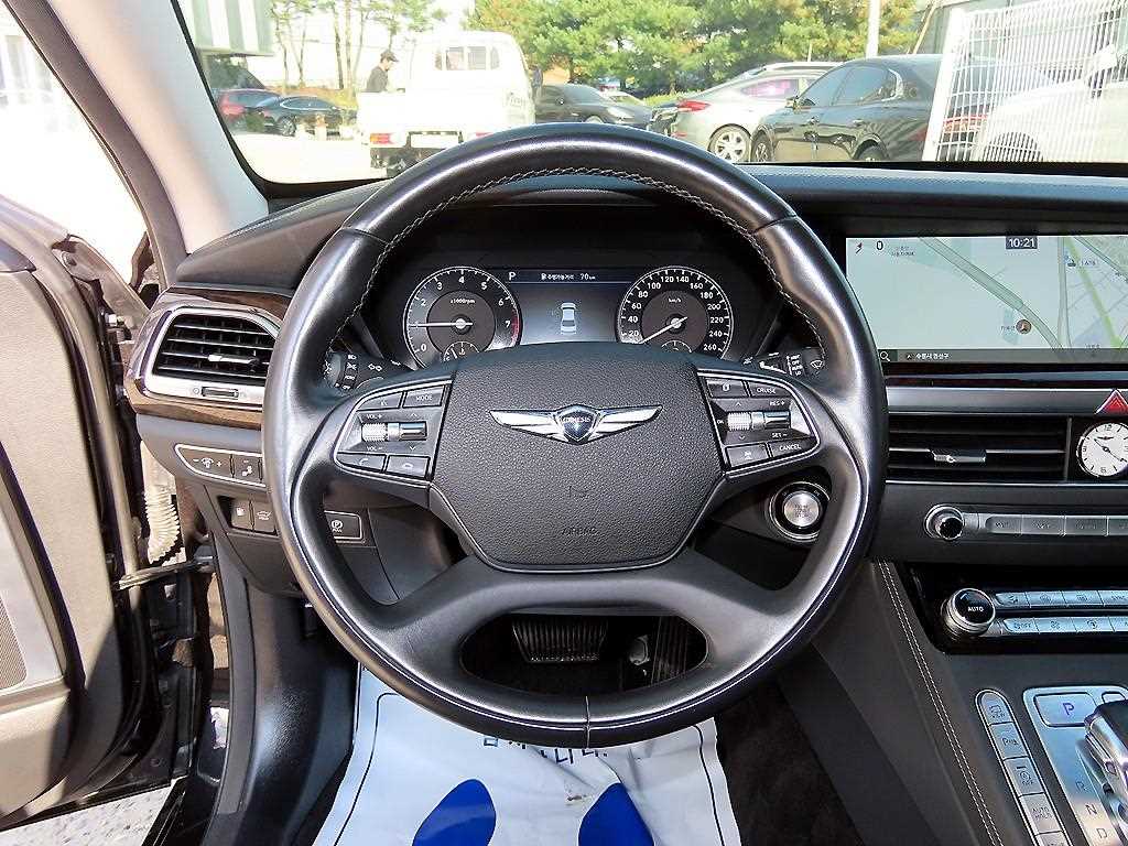 Genesis G90 — photo 08