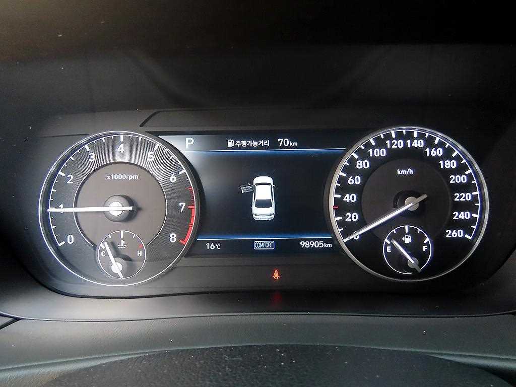 Genesis G90 — photo 09